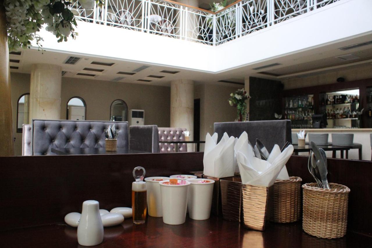 Hotel Amaritsah Brazzaville Esterno foto